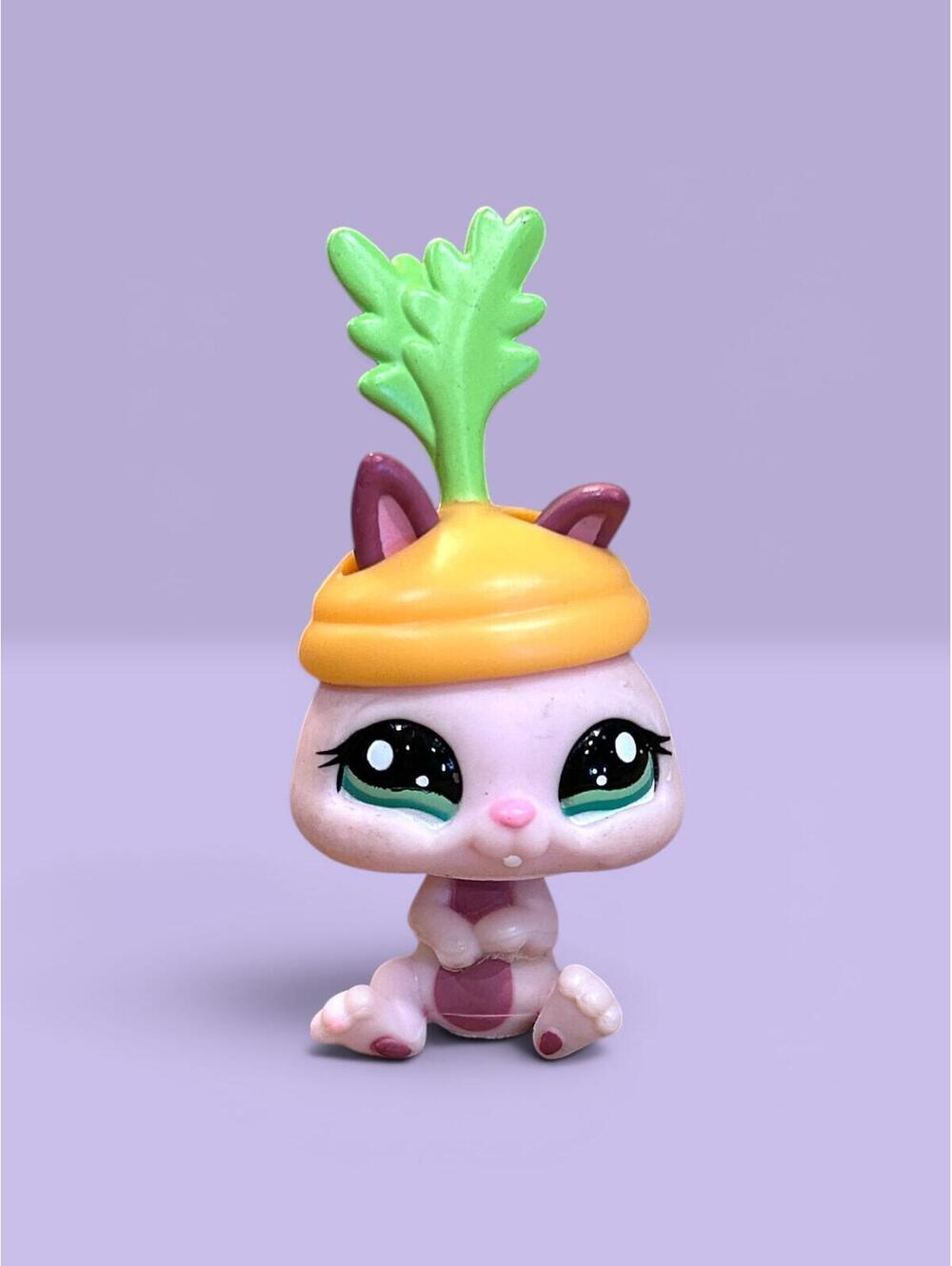 Littlest Pet Shop LPS Dwarf Bunny Rabbit #1466 with Hat Accessory